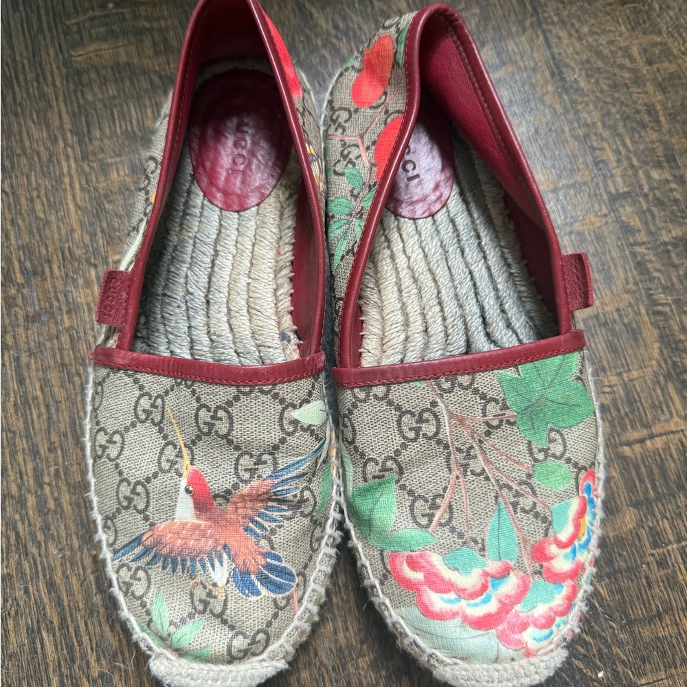 Gucci Women's Espadrilles with Bird and Floral Design - Beige and Red